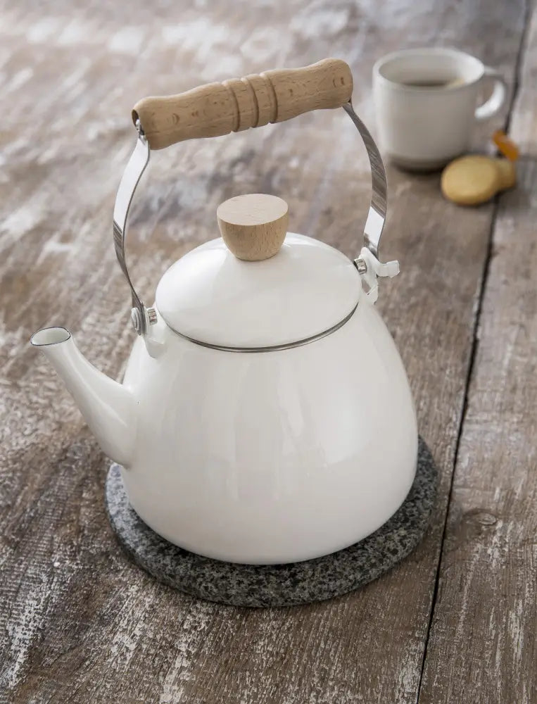 Garden Trading Enamel Stove Kettle – 2.2 litre stovetop kettle warm white - Kitchen & Dining